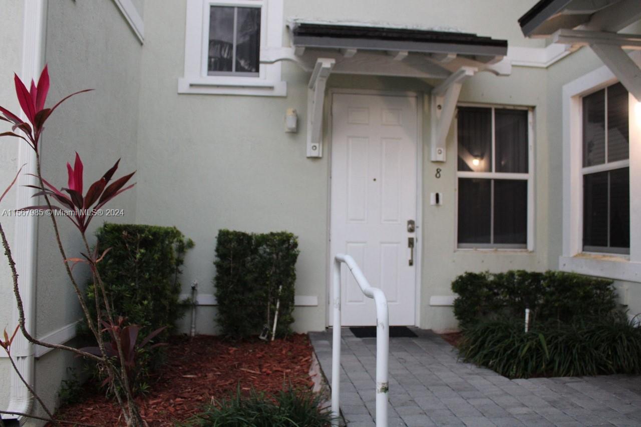 Welcome to this beautifully renovated Homestead area 3 bedroom, 3 bathroom townhouse in Fiji community! new granite kitchen counter, new tile floors throughout adding a touch...Amenities included: central air, central heat, dishwasher, stainless steel appliance & washer and dryer in unit.
For more information contact listing agent within 24 hour on appointment.