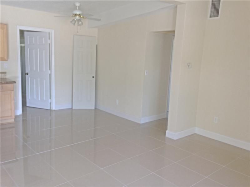 TOTALLY REMODELED SPACIOUS 3/2 !!!!! ALL PAINTED!!!! KITCHEN WITH BRAND NEW APPLIANCES, GRANITE COUNTERTOP AND ALL NEW CABINETS!!!!GORGEOUS PORCELAN TILE!YOU`RE MORE THAN WELCOME TO SHOW THIS PROPERTY!!!!!!!!!!!!!!!!!!!!!!!!!!!!!!!!"JUST BRING YOUR TOOTHB RUSH"!!!!!!!!!!!!PROPERTY EASY TO SHOW!!!!!!!JUST GO TO PROPERTY SUPRA NO NEED TO CALL
