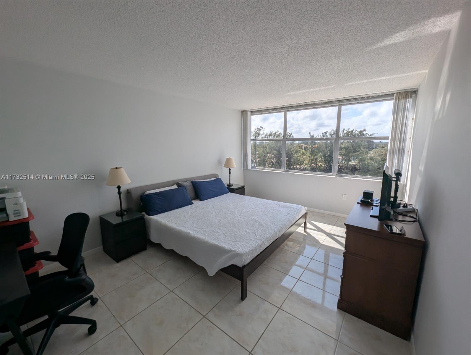 WILSHIRE CONDO - Residential
