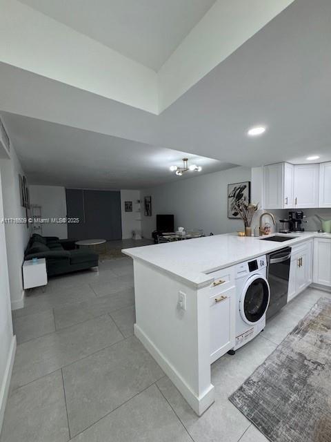 Discover your dream home just steps away from the sandy shores. This fully renovated 2/2 condo apartment combines modern comfort with coastal charm.
Newly Renovated: Freshly updated with modern finishes and high-quality materials.
Spacious Bedrooms: Two generously sized bedrooms with ample closet space.
Luxury Bathrooms: Two fully updated bathrooms with sleek fixtures.
Modern Kitchen: Stainless steel appliances, quartz countertops, & plenty of storage.
Open Living Space, perfect for entertaining.
?? Private Balcony/Patio
?? Reserved parking spot included.
Amenities:????? Pool access,??? Fitness center,?? Lush landscaped grounds,?? Prime location near shopping, dining, and entertainment. Don’t miss this rare opportunity to live close to the beach in style!
