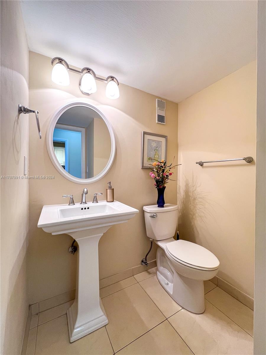 HOLLYBROOK GOLF AND - Residential