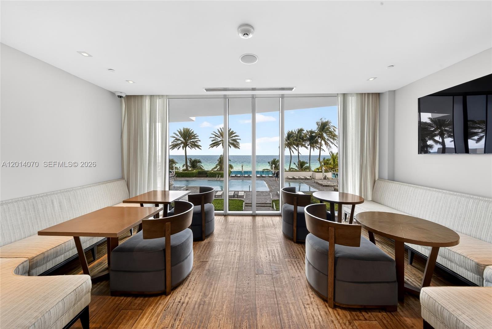 2711 HOLLYWOOD BEACH COND - Residential
