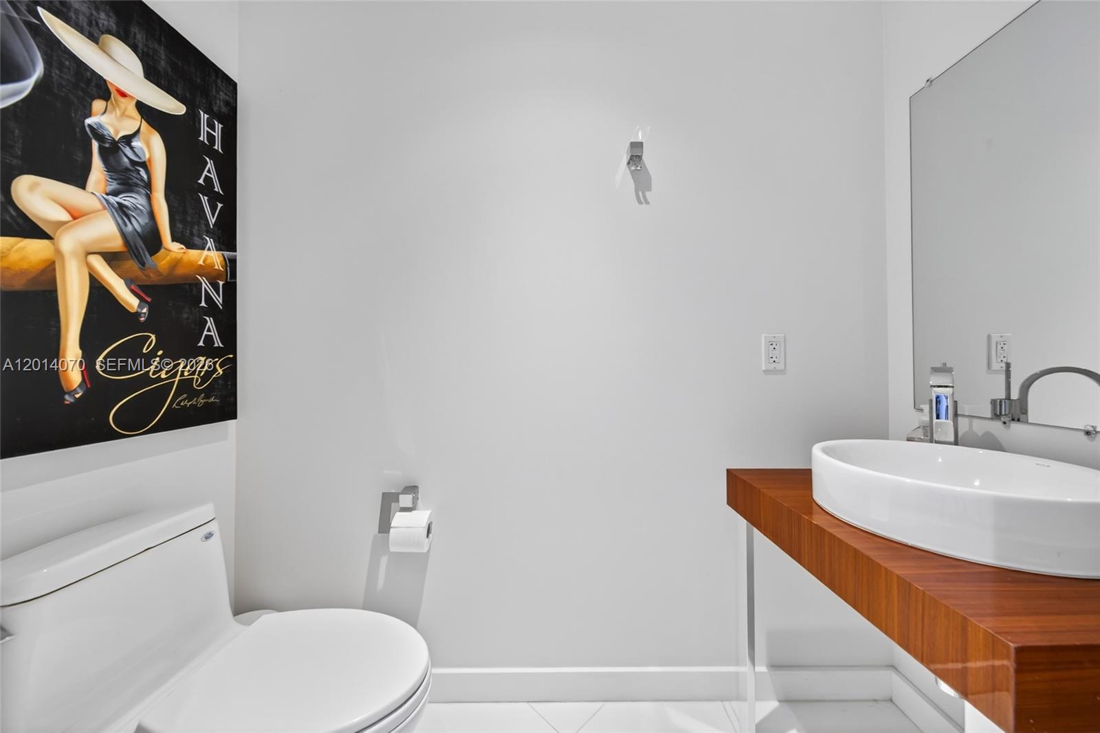 2711 HOLLYWOOD BEACH COND - Residential