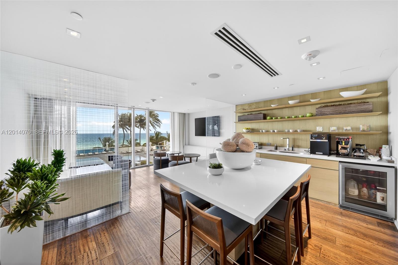 2711 HOLLYWOOD BEACH COND - Residential