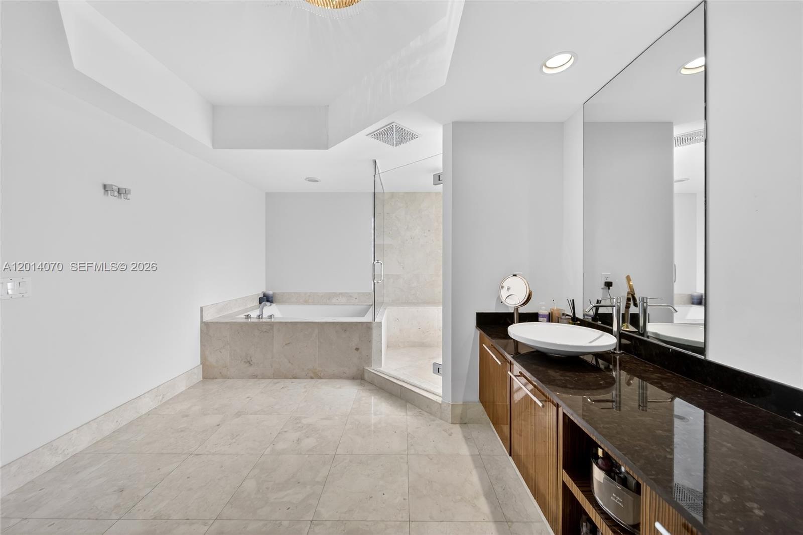 2711 HOLLYWOOD BEACH COND - Residential