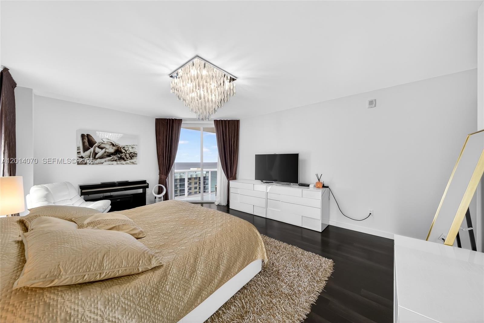2711 HOLLYWOOD BEACH COND - Residential