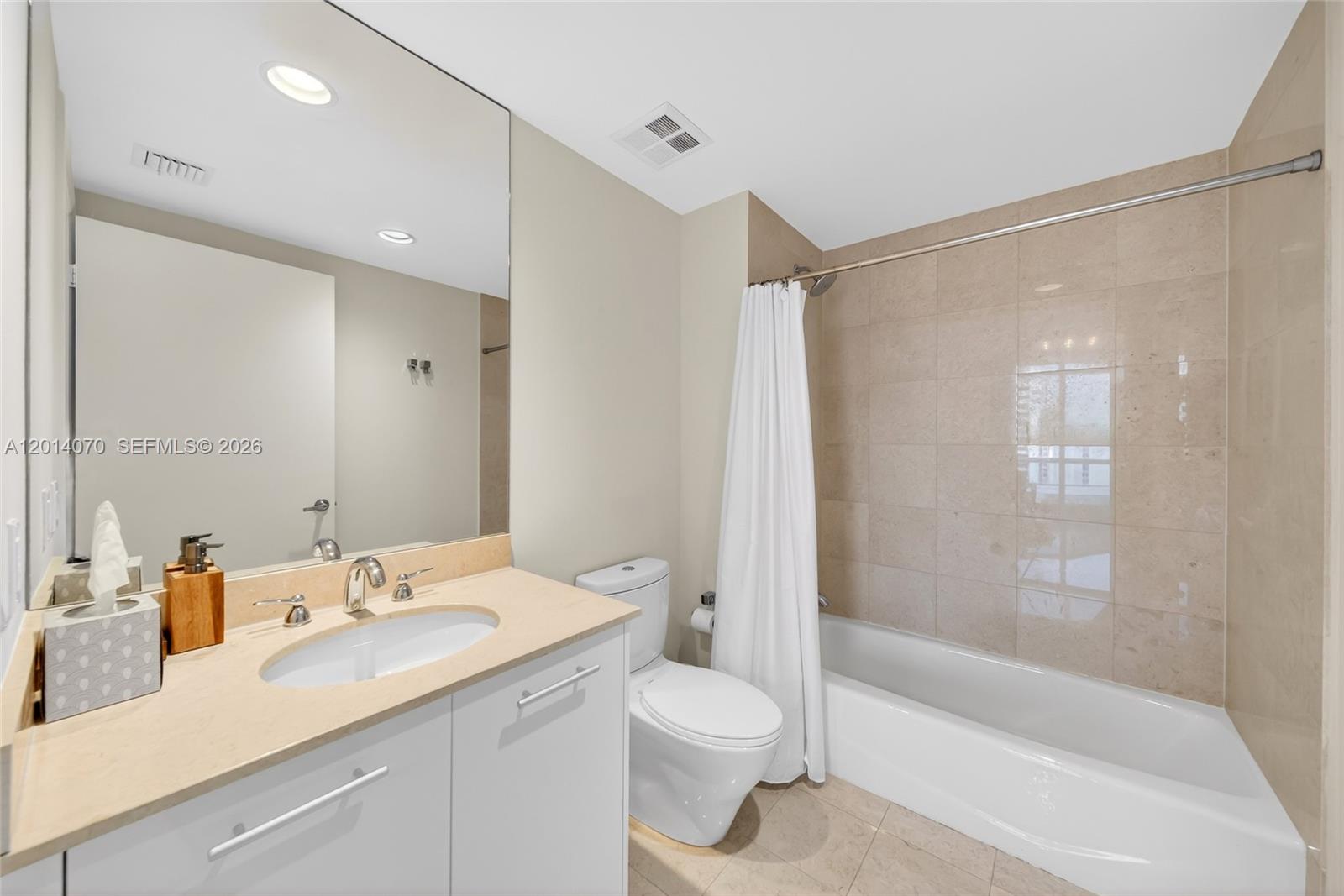 2711 HOLLYWOOD BEACH COND - Residential