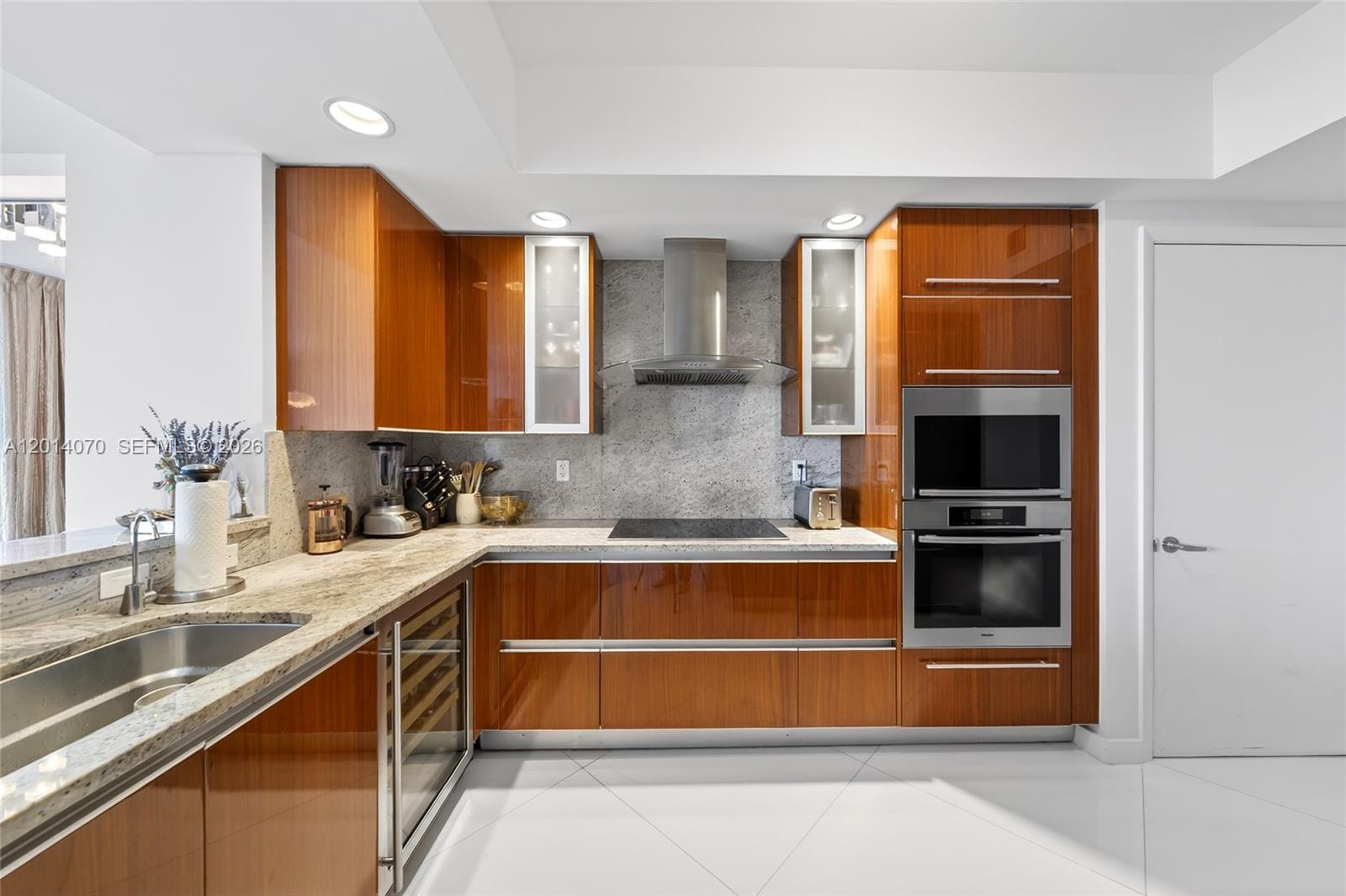 2711 HOLLYWOOD BEACH COND - Residential