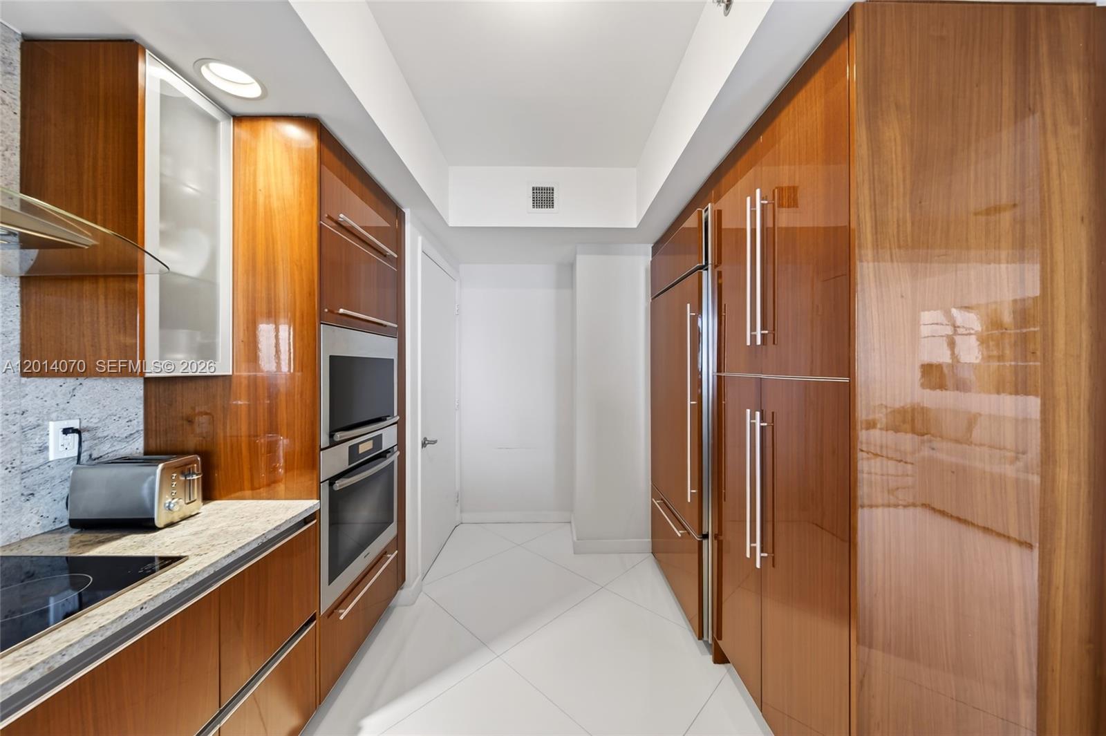 2711 HOLLYWOOD BEACH COND - Residential