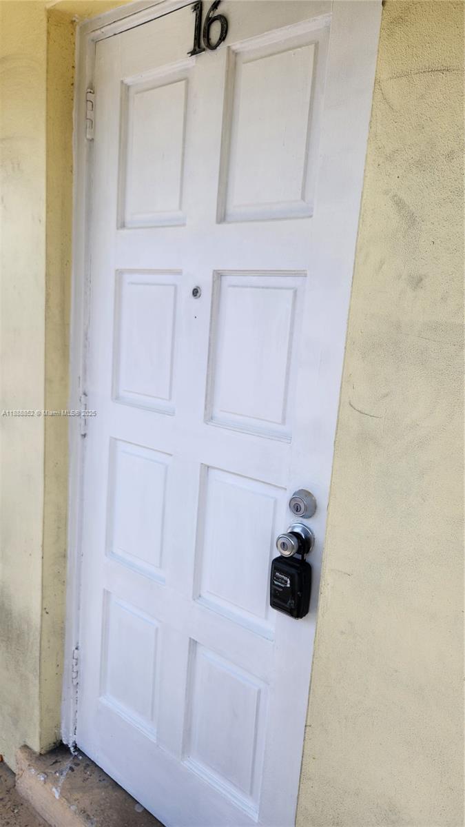 HOLLYWOOD HILLS WEST COND - Residential Lease