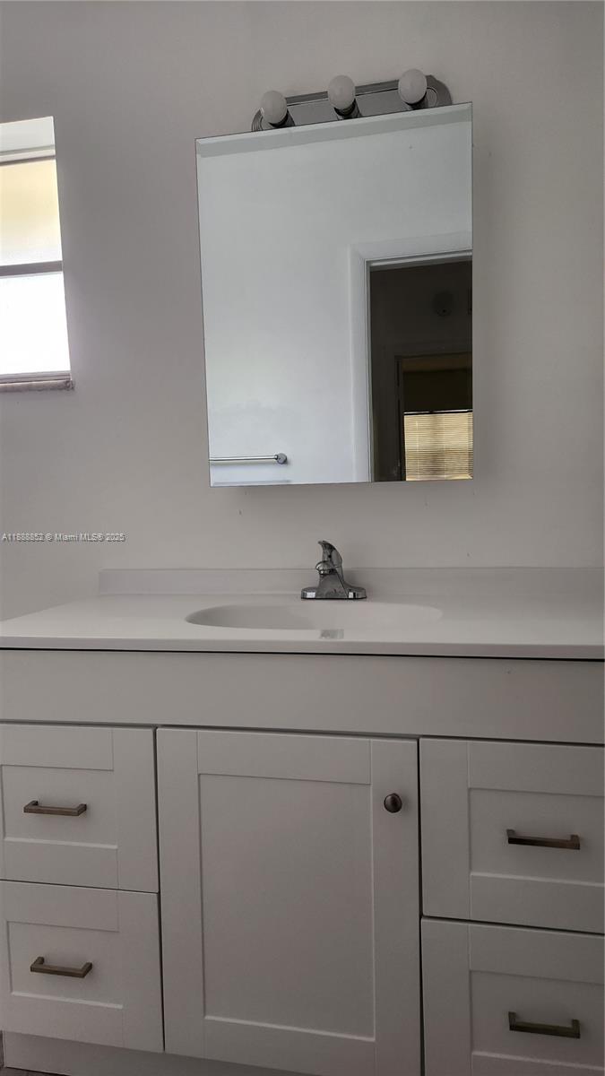 HOLLYWOOD HILLS WEST COND - Residential Lease