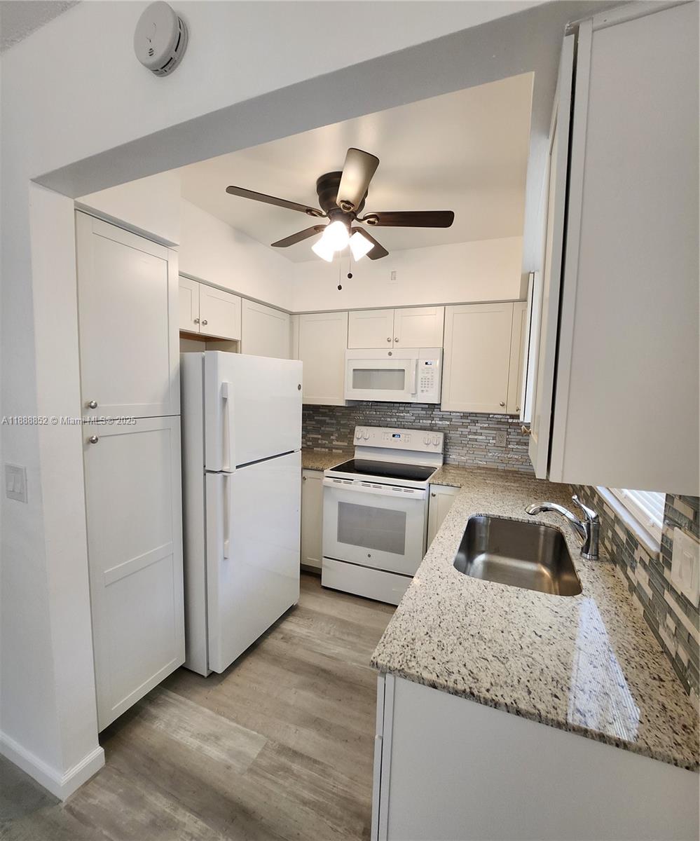 HOLLYWOOD HILLS WEST COND - Residential Lease