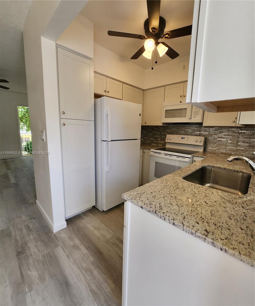 HOLLYWOOD HILLS WEST COND - Residential Lease