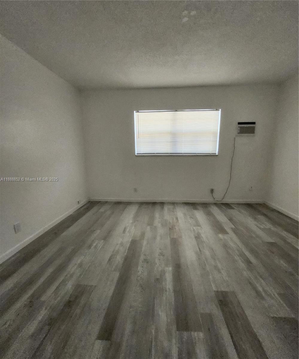HOLLYWOOD HILLS WEST COND - Residential Lease