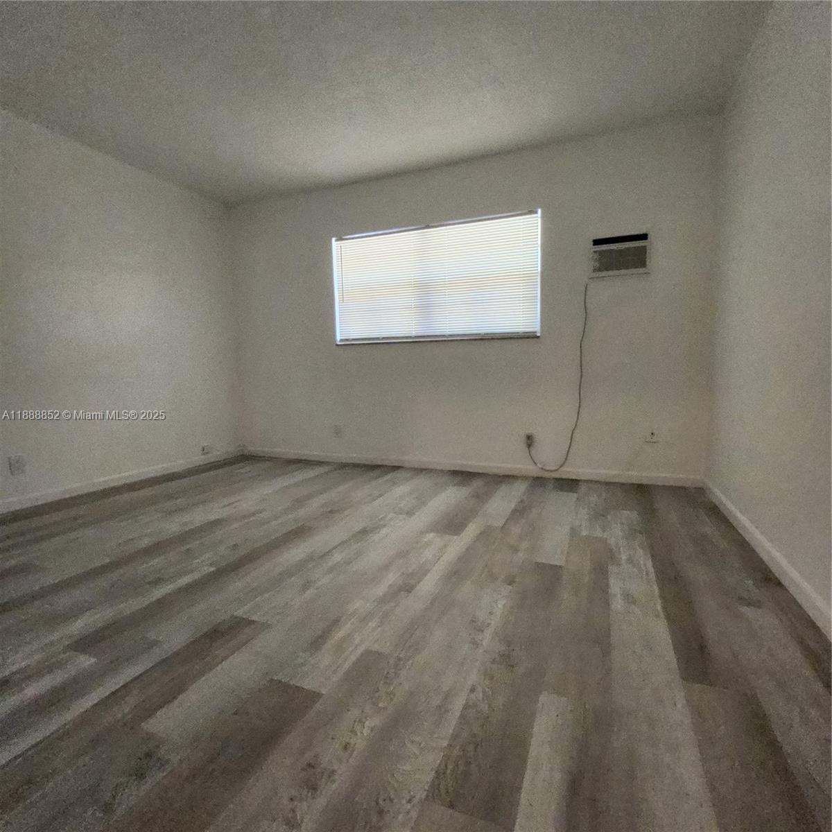HOLLYWOOD HILLS WEST COND - Residential Lease