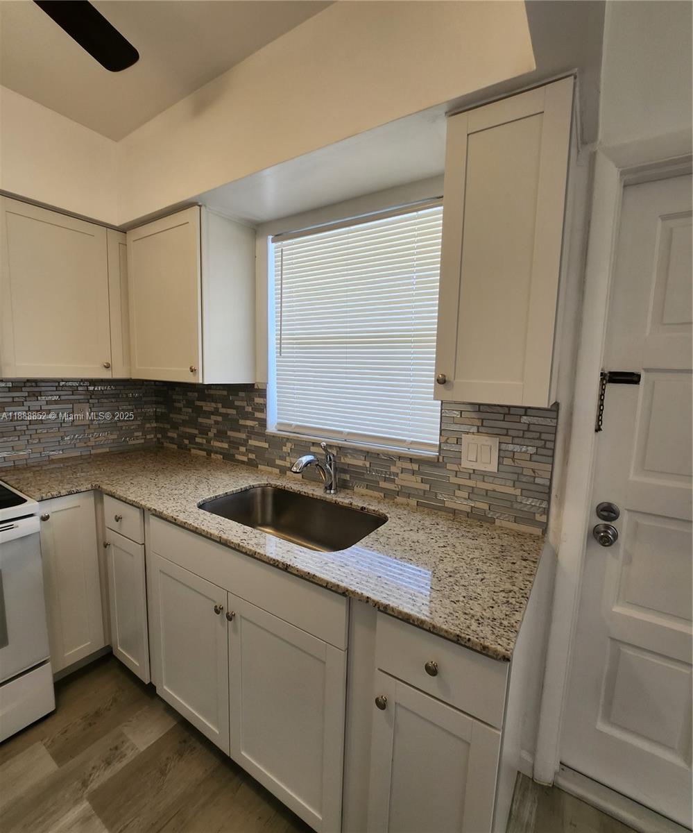 HOLLYWOOD HILLS WEST COND - Residential Lease