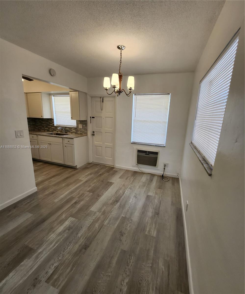 HOLLYWOOD HILLS WEST COND - Residential Lease