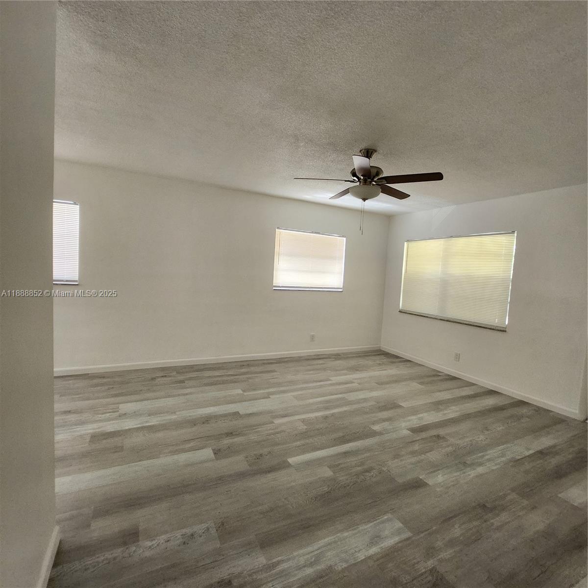 HOLLYWOOD HILLS WEST COND - Residential Lease
