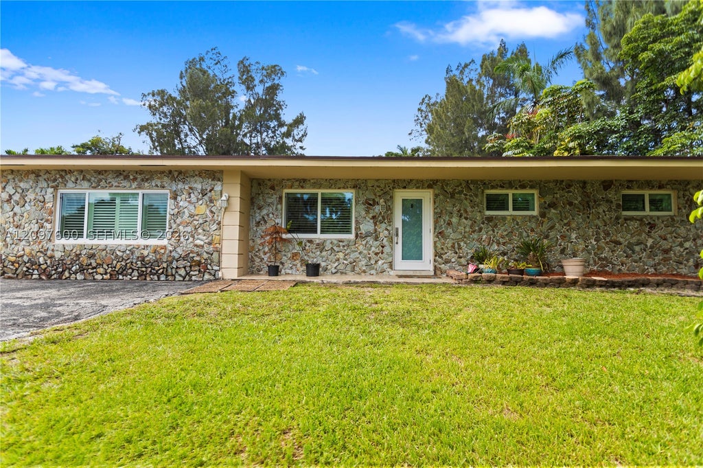Photo of 4801 SW 59th Ter, Davie, FL 33314 (MLS # A12097600)