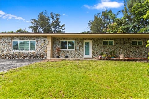 Photo of 4801 SW 59th Ter, Davie, FL 33314 (MLS # A12097600)