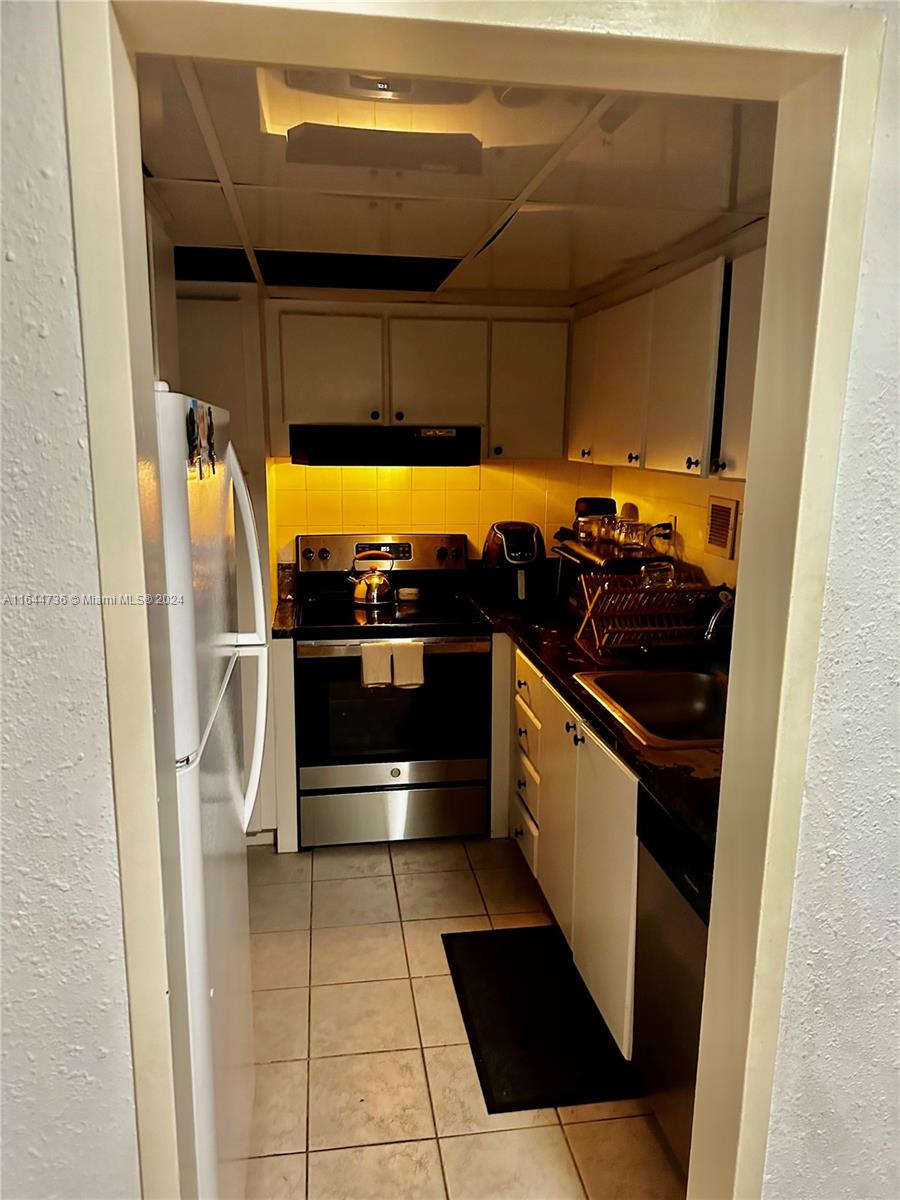 MIRADOR 1200 CONDO - Residential Lease