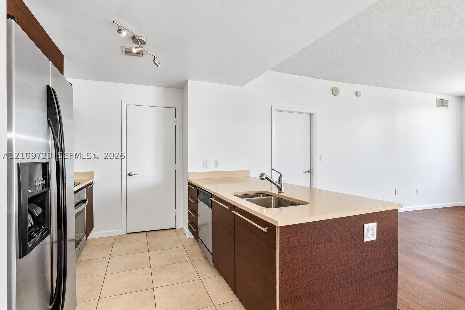 1900 N Bayshore Dr 2919