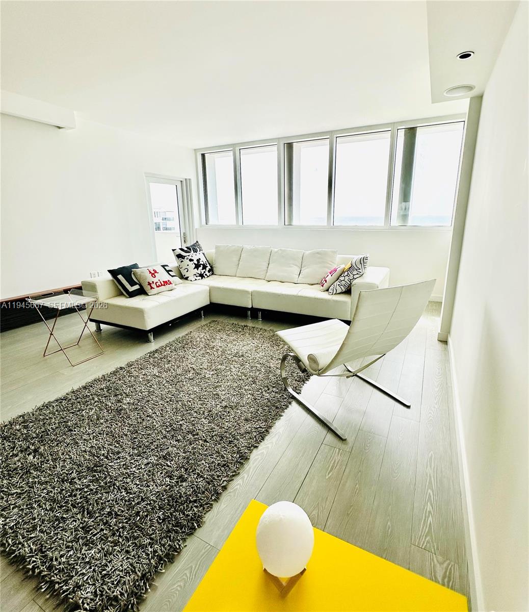 10275 Collins Ave 1520