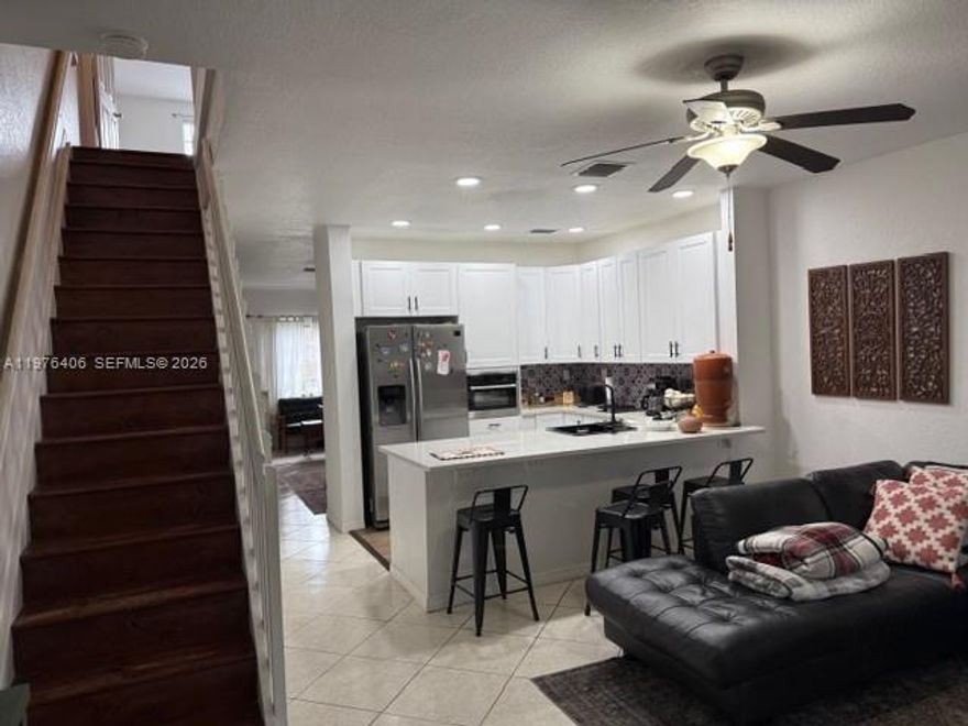 VERY NICE AND CONFORTABLE TOWNHOME, VERY WELL LOCATED WITH THE PROXIMITY TO THE TURN[PIKE, GROCERIES, RESTAURANTS AND SCHOOLS.
FRESHLY PAINTED WITH NEW APPLIANCES, CERAMIC FLOOR DOWNSTAIR AND LAMINATED FLOOR IN THE  3 BEDROOMS WITH 2 1/2 BATHROOMS.  PLENTY OF AMENITIES INCLUDING TENNIS COURT, GYM,
CHILDREN'S PLAYGROUND, POOL, ETC. 
MUST COME TO SEE IT AND COMPARE!!!!!!!!!!!!!!