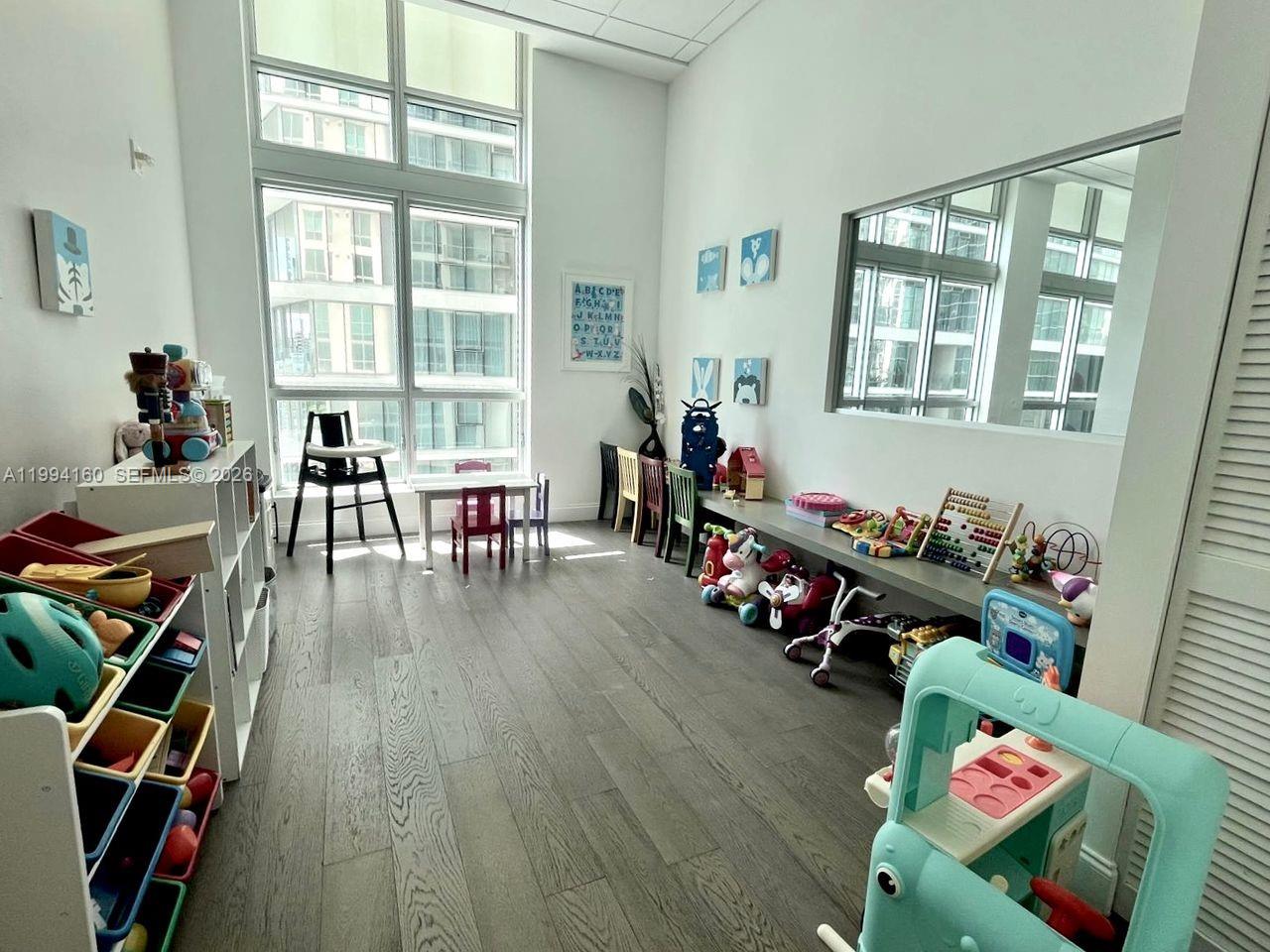 MET 1 CONDO - Residential