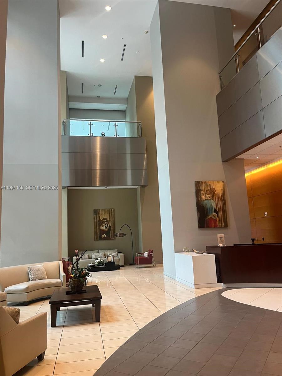 MET 1 CONDO - Residential