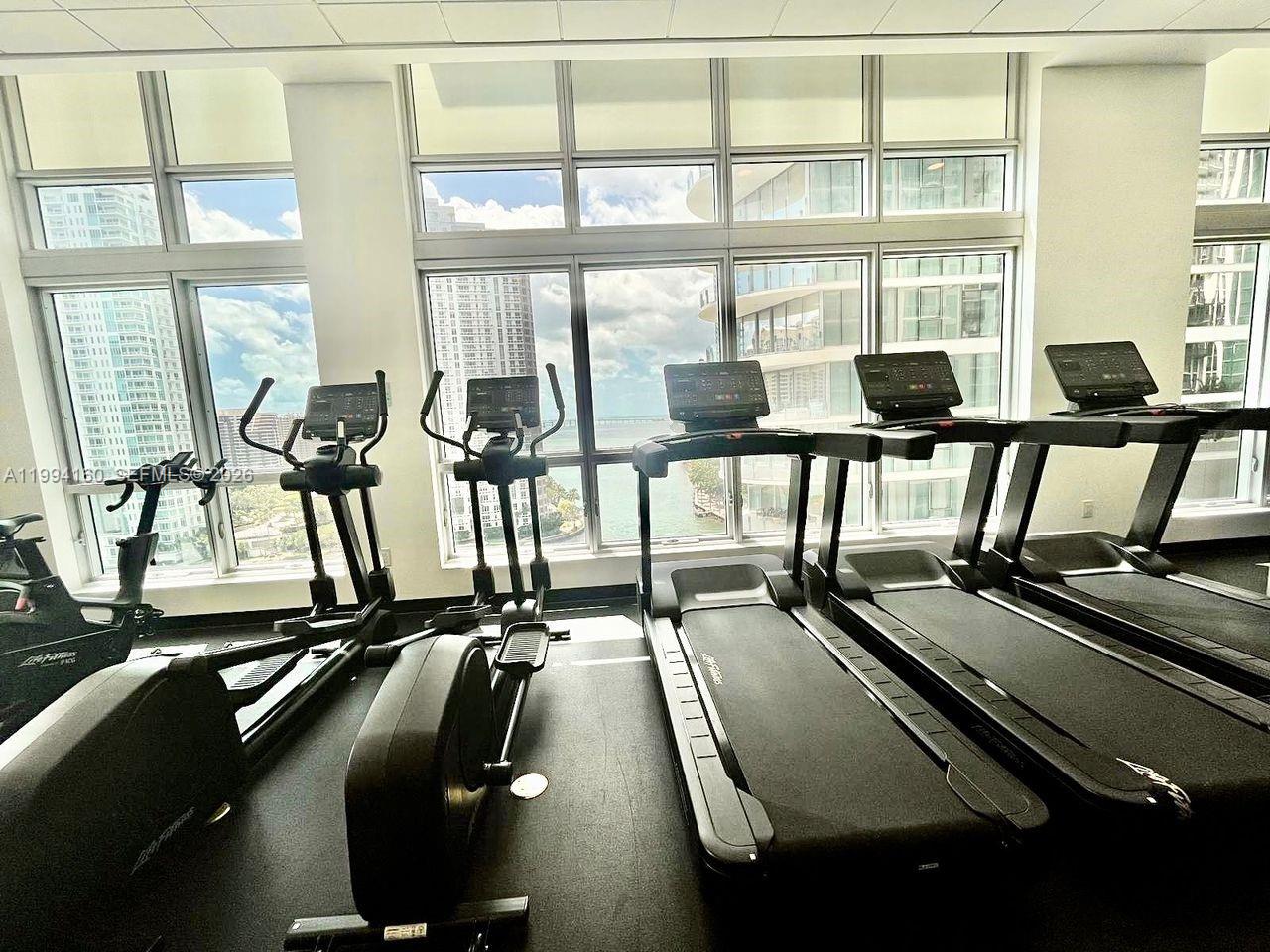 MET 1 CONDO - Residential