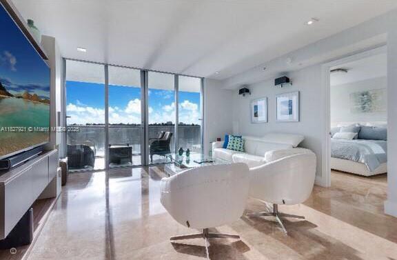 PELORO CONDO - Residential