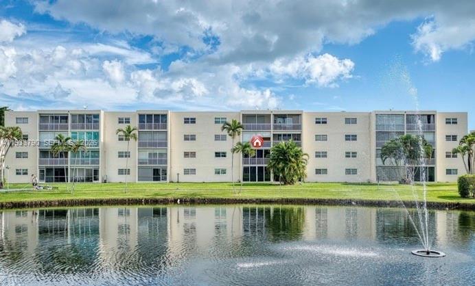MEADOWBROOK LAKES CONDO - Residential