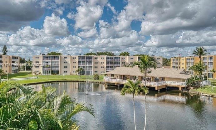 MEADOWBROOK LAKES CONDO - Residential