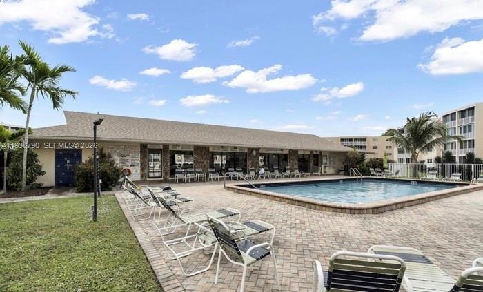 MEADOWBROOK LAKES CONDO - Residential