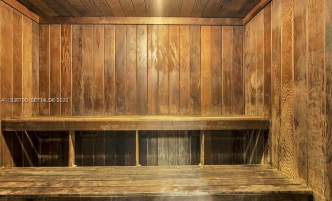 MEADOWBROOK LAKES CONDO - Residential