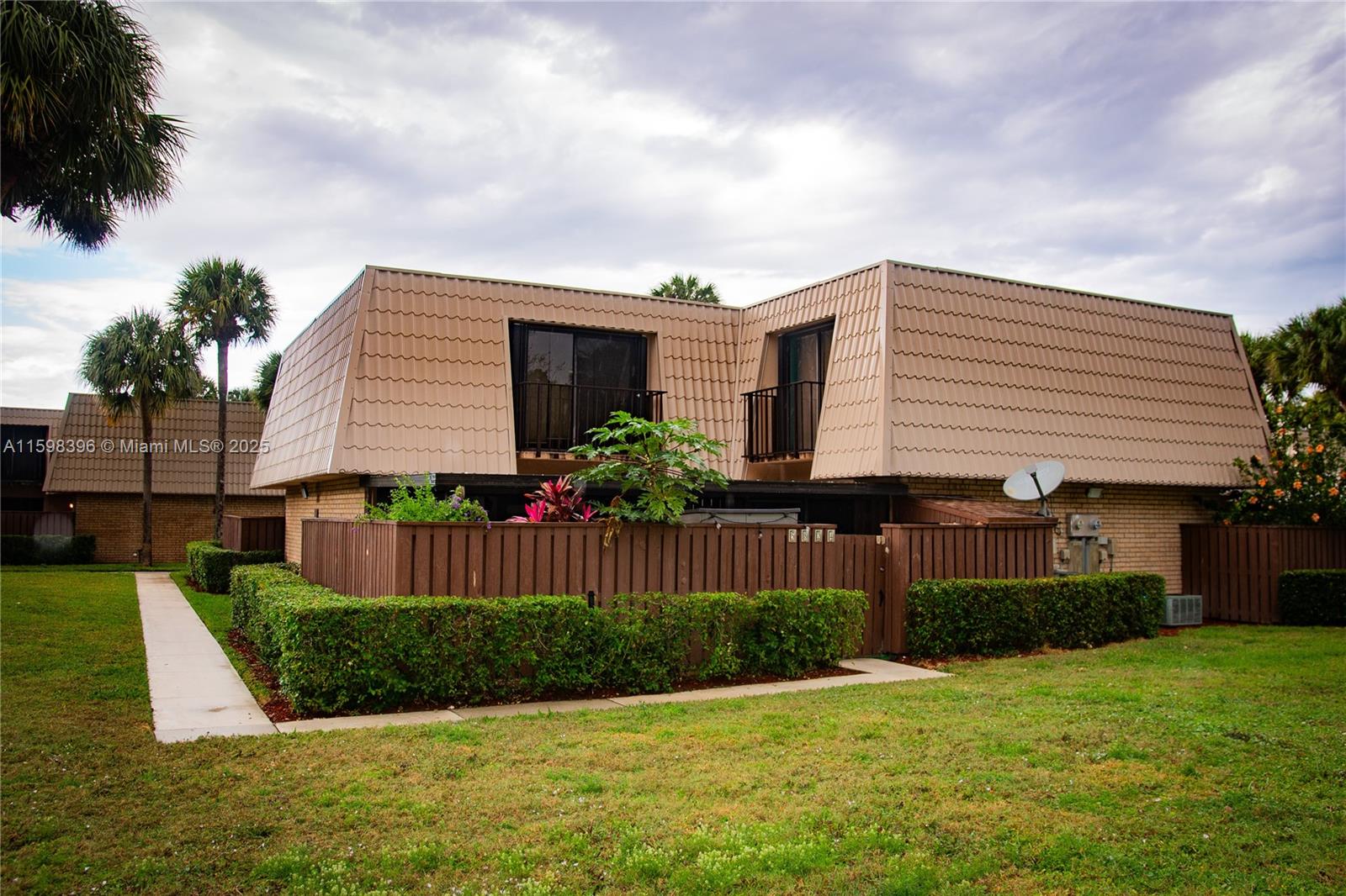 VILLAGE OF SANDALWOOD LAK - Residential