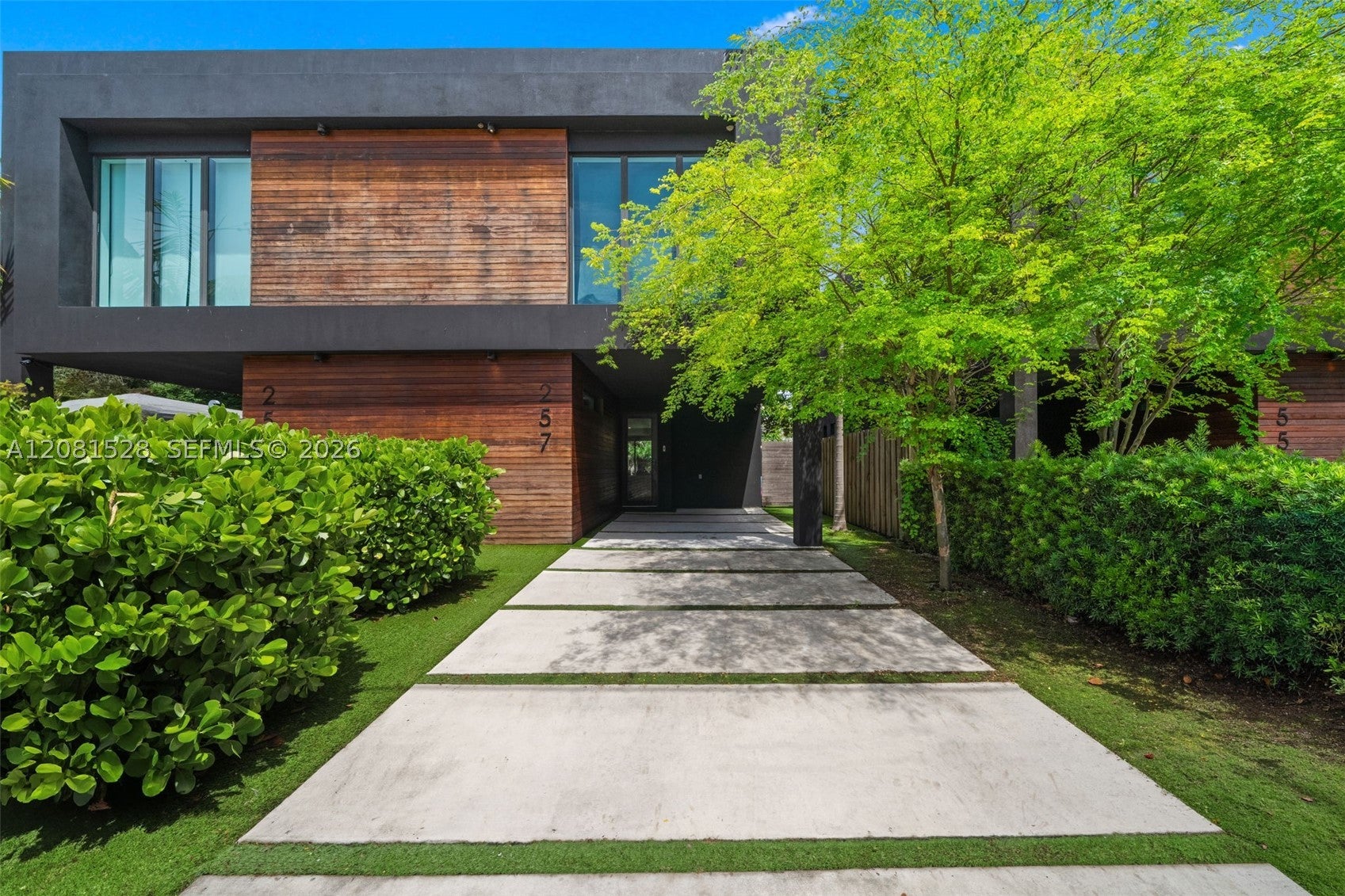 257 NW 39th St