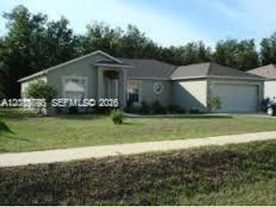 BEAUTIFUL HOME 3 BATHROOMS 2 BATH. LOCATED WITHIN THE RAVEN GLEN SUBDIVISION. WITH OVER 2,000 SQ FT INSIDE IT HAS TILE AND CARPETED FLOORS A VINYL FENCE SURROUNDING THE HOME.