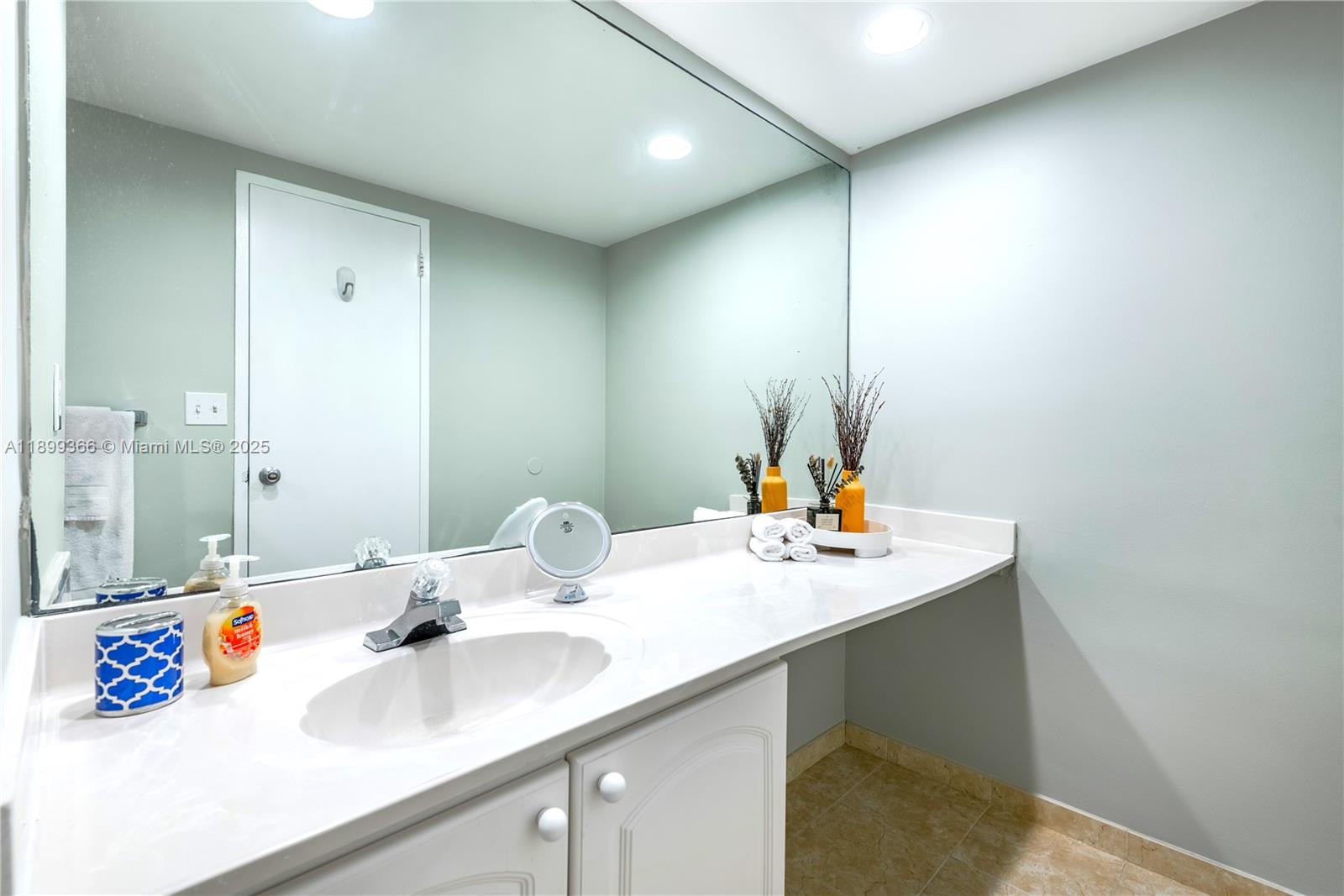 SIAN OCEAN RESIDENCES CON - Residential