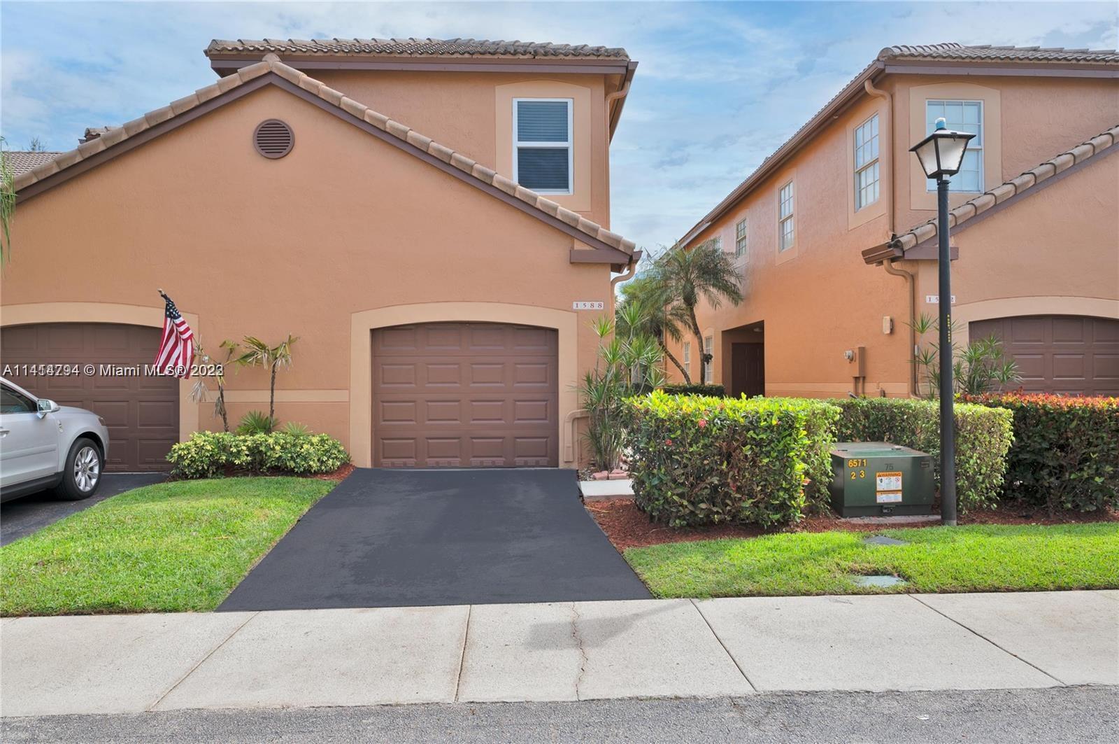 Beautiful townhouse with 4 beds, 2, 1/2 baths. The property has a perfect size for a family. This townhome features updated kitchen with granite countertops, stainless steel appliances, porcelanato floors in first floor, laminate floors in staircase and bedrooms. Impact windows. Easy access to I 75 and Sawgrass Expressway