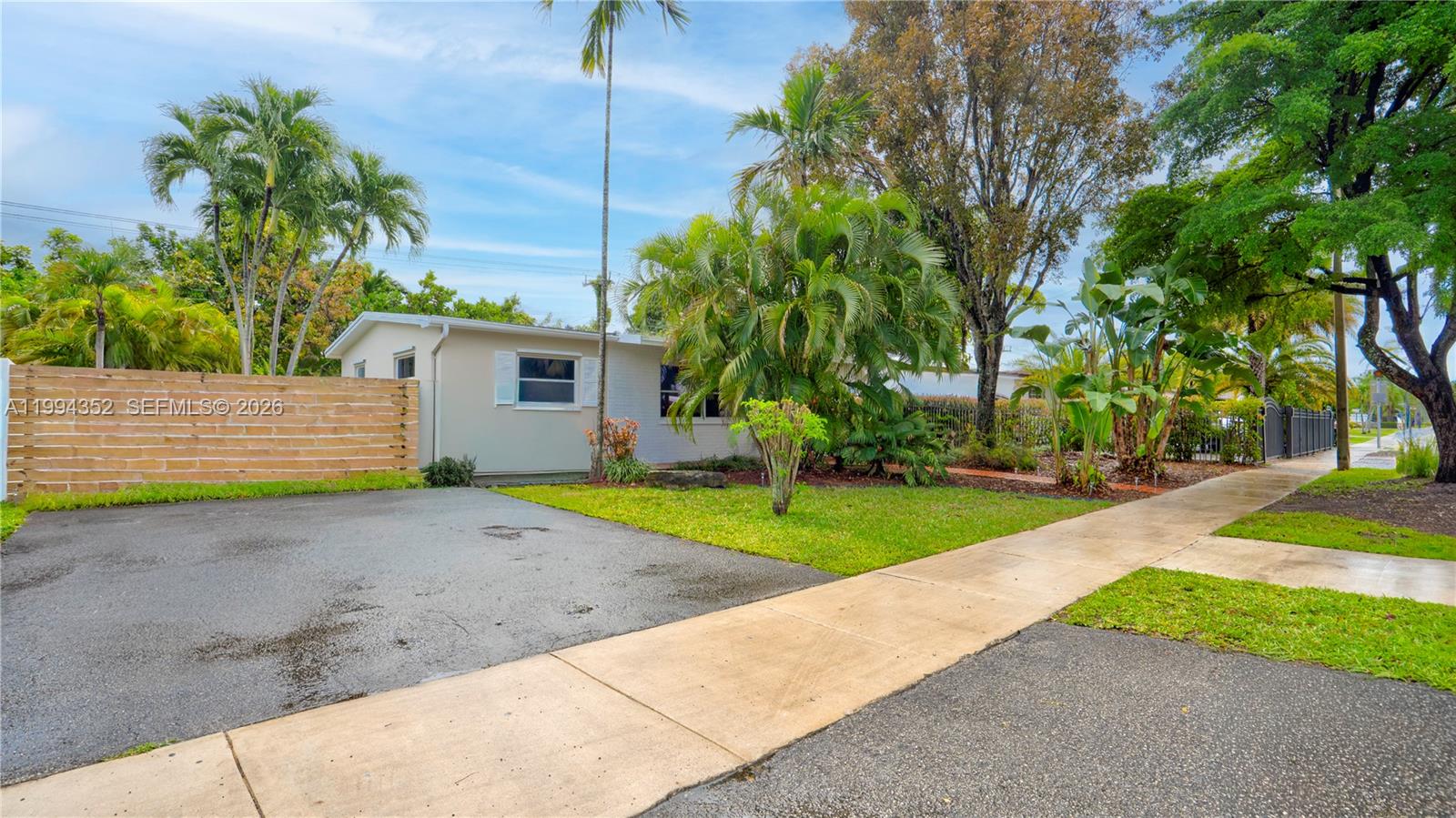 CORAL GARDENS - Residential