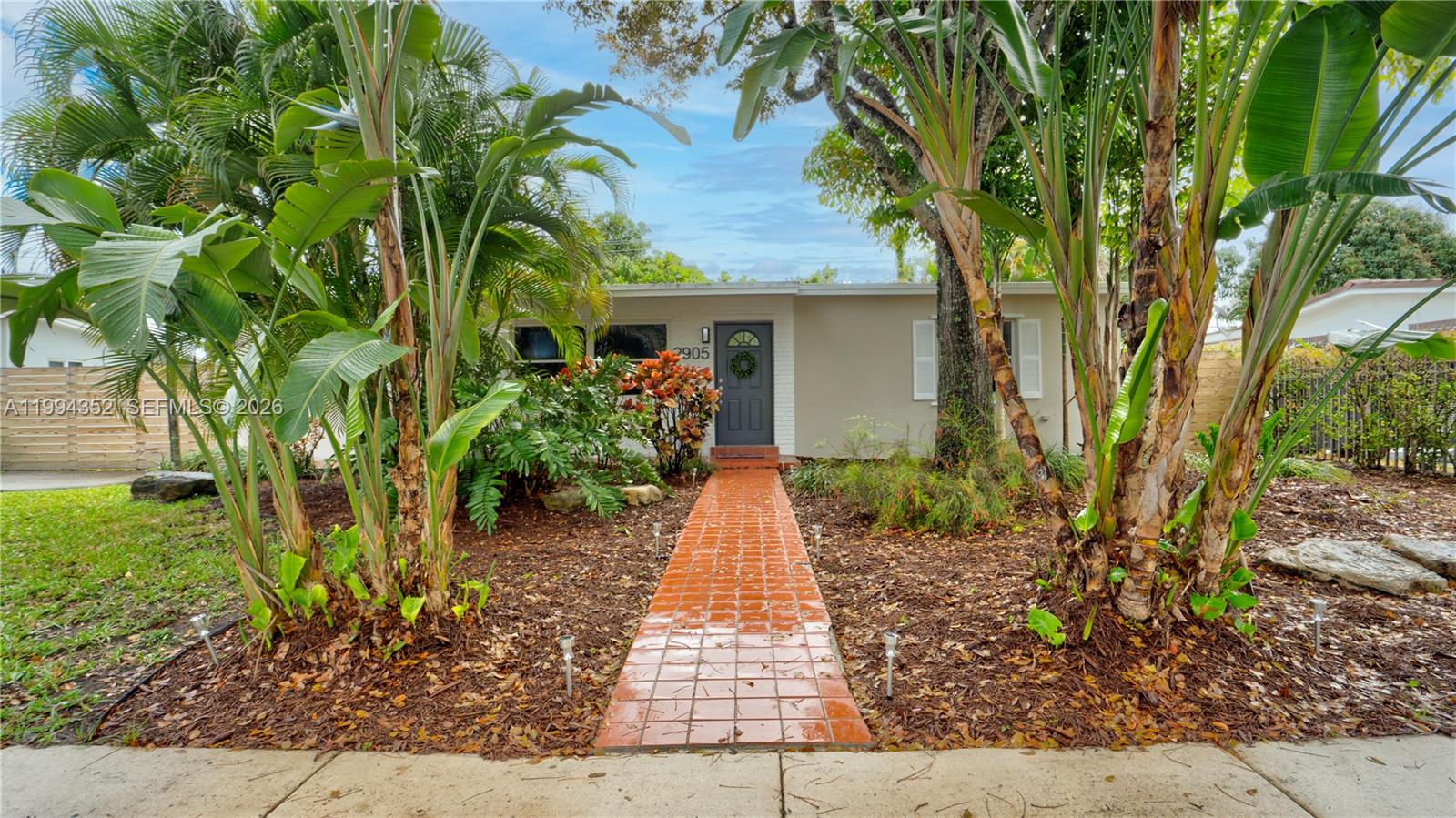 CORAL GARDENS - Residential