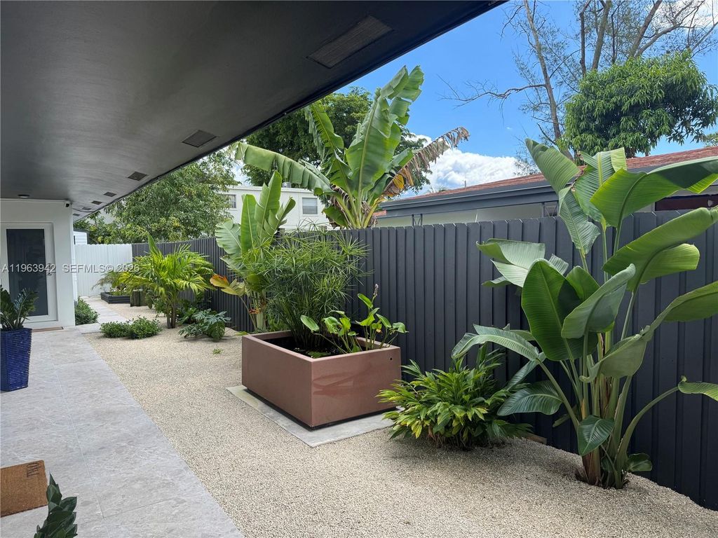 Photo of 1228 NE 5th Ave #4, Fort Lauderdale, FL 33304 (MLS # A11963942)