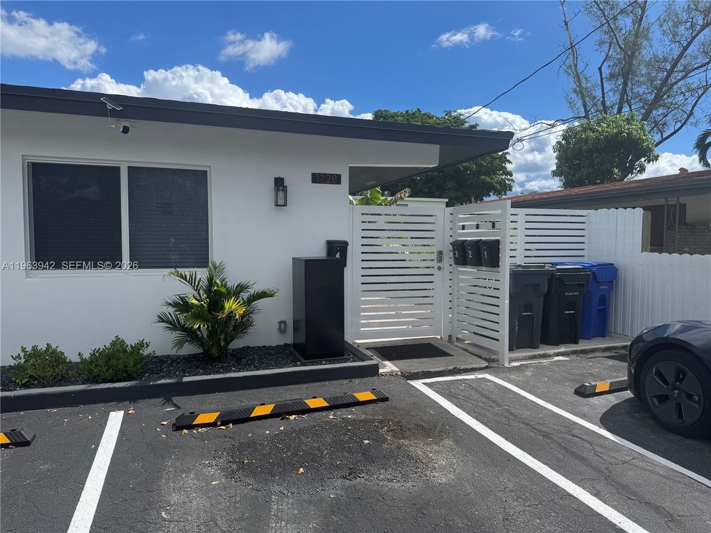 Photo of 1228 NE 5th Ave #4, Fort Lauderdale, FL 33304 (MLS # A11963942)