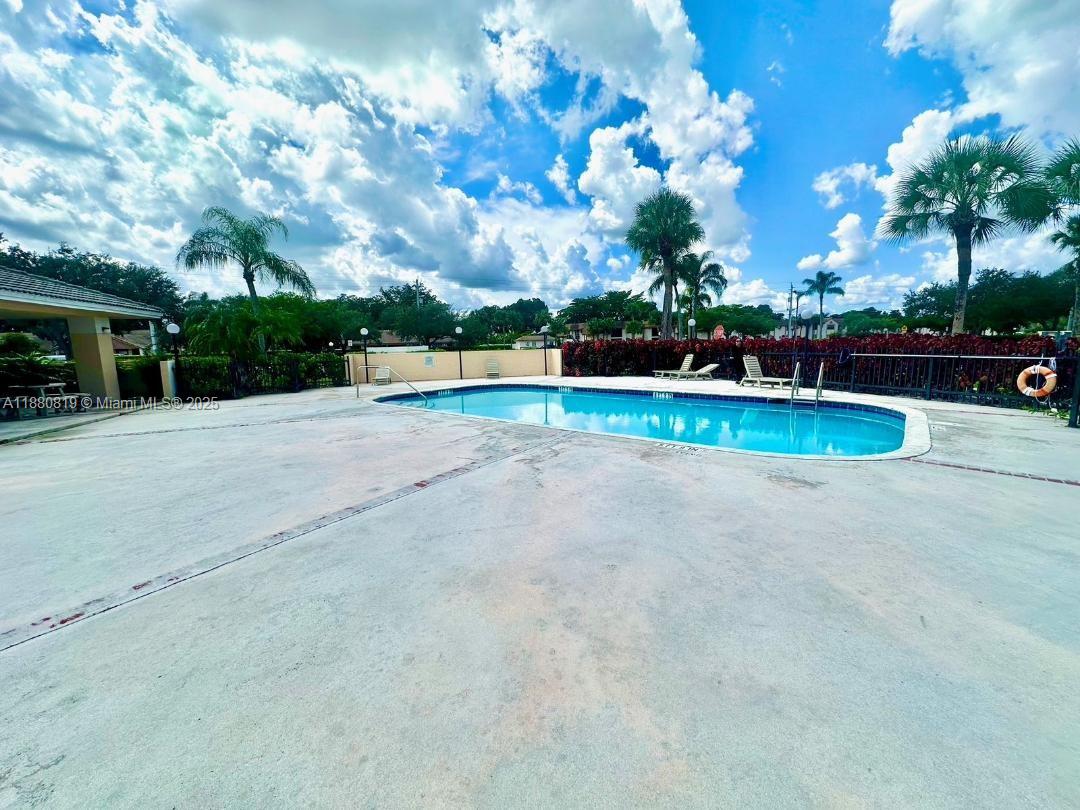 ROYAL GARDEN CONDO - Residential