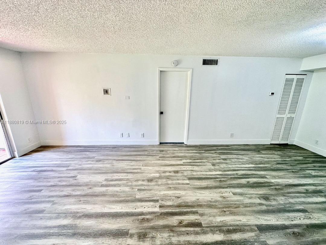 ROYAL GARDEN CONDO - Residential