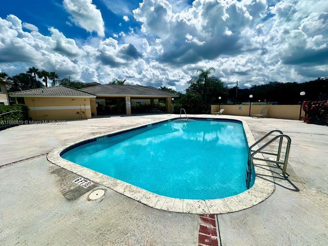 ROYAL GARDEN CONDO - Residential