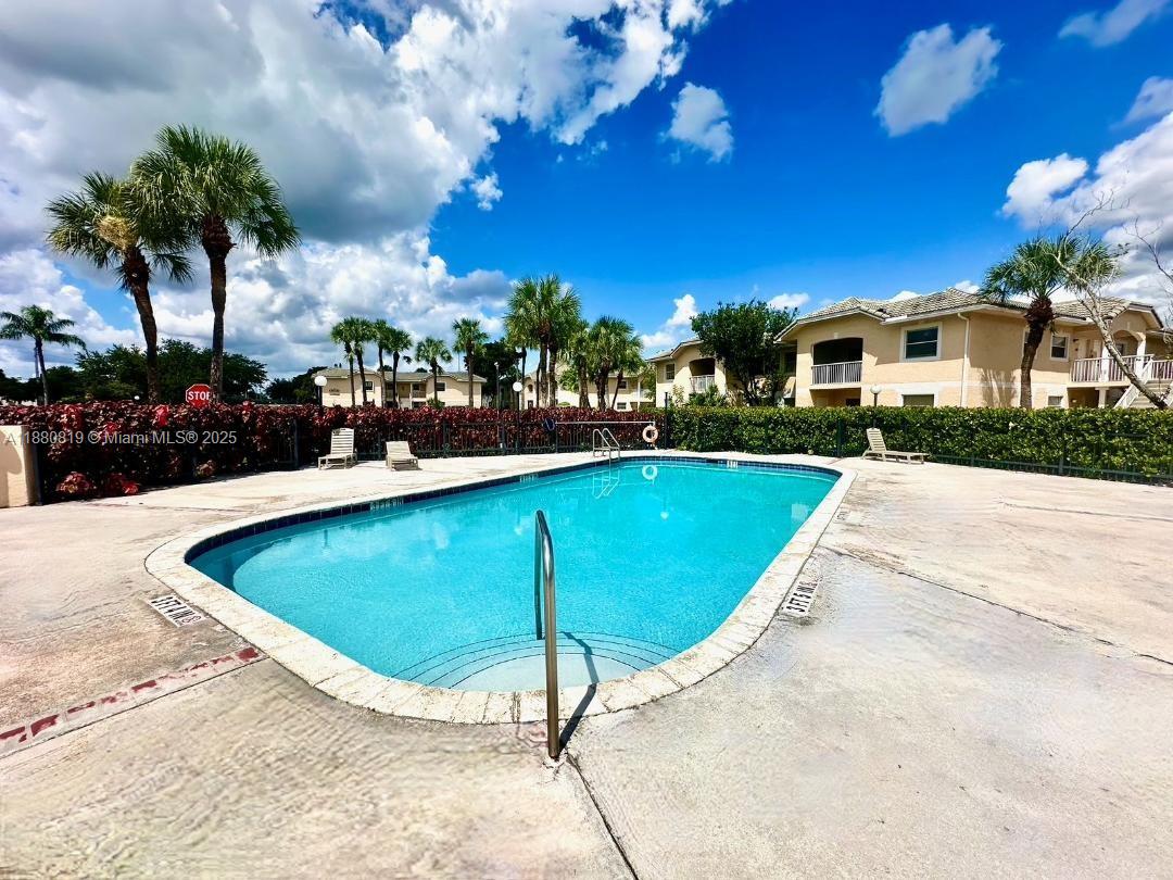 ROYAL GARDEN CONDO - Residential