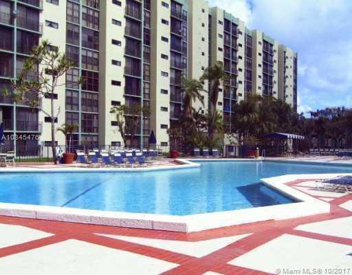 great 2/2 at plaza of the Americas a cross the street from the ocean , on sunny island beach, pool, gym, party room, parking easy to show :)